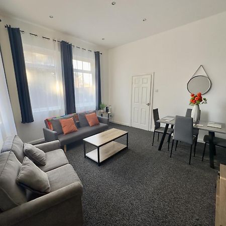 Large Ground Floor Apartment - South Shields - 3 Minutes From South Tyneside Hospital, 8 Minutes From Beach מראה חיצוני תמונה