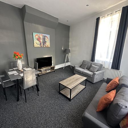 Large Ground Floor Apartment - South Shields - 3 Minutes From South Tyneside Hospital, 8 Minutes From Beach מראה חיצוני תמונה