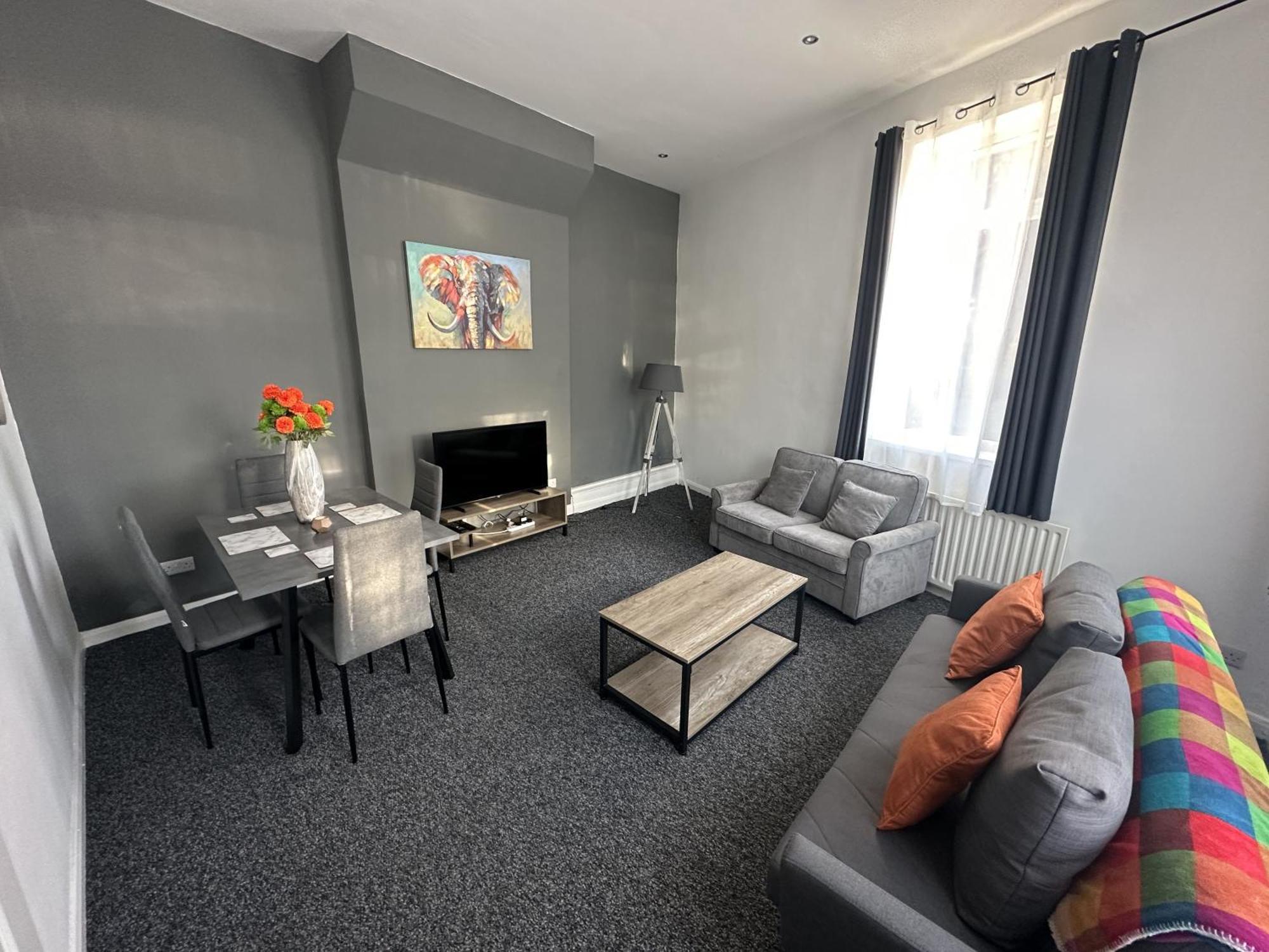 Large Ground Floor Apartment - South Shields - 3 Minutes From South Tyneside Hospital, 8 Minutes From Beach מראה חיצוני תמונה